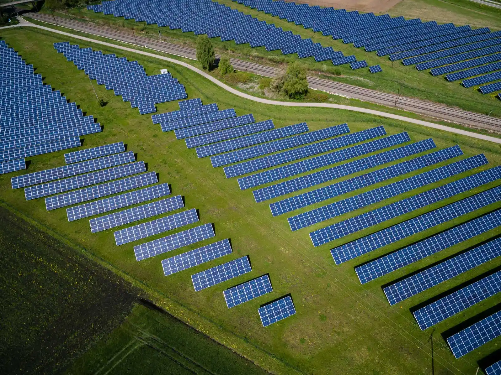 Éoliennes au coucher du soleil